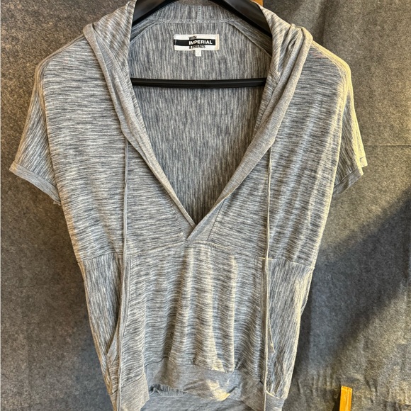 IMPERIAL V HOODED TEE - Picture 2 of 4